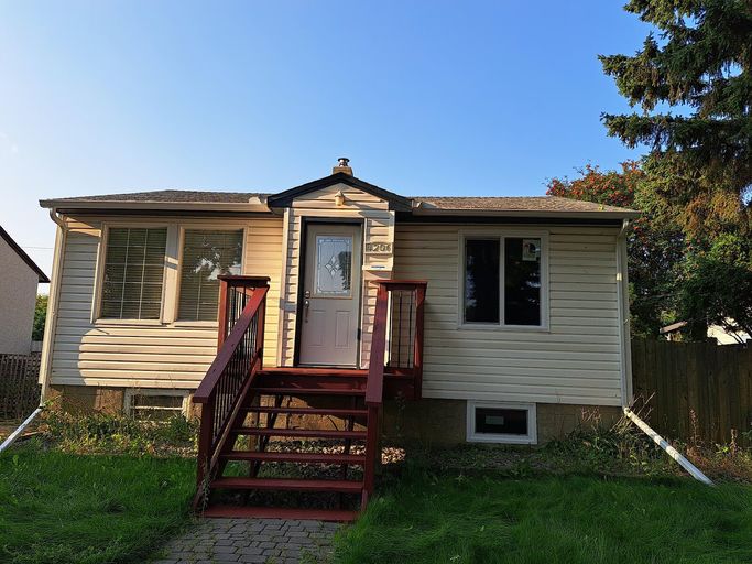 Photo of Cozy 3 Bedroom, 2 bathroom home. Available Nov. 1 Property Image