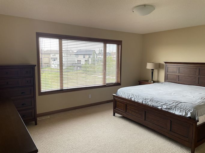 Photo of 3 Bedroom and 2.5 bath plus Den 2400ft2 in Springbank Hill 2880 w/o Utility Property Image