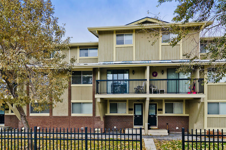 Photo of Beautiful 2 bed townhome in Woodlands Property Image