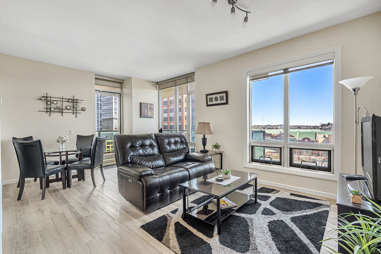 Photo of Stylish & Trendy Corner-Suite in Beltline Downtown Calgary Minutes to Everything Property Image