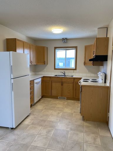 Photo of Spacious and bright Bi-Level Fourplex Property Image