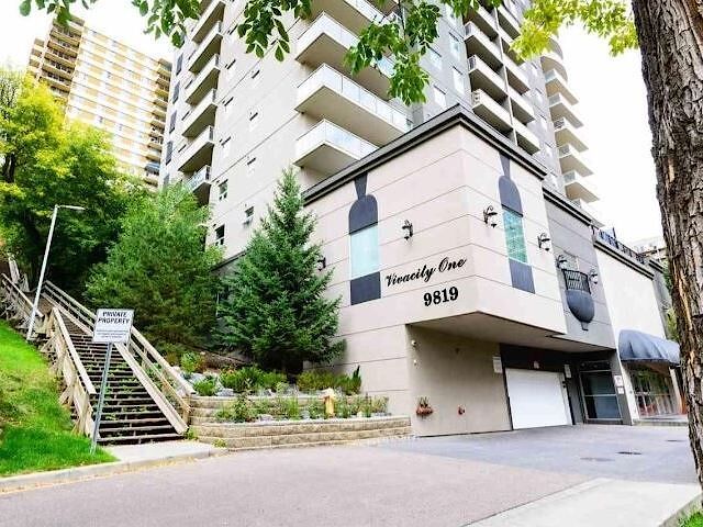 Photo of 2 bedroom, 2 bathroom condo on the 8 floor with south-facing river views. Property Image