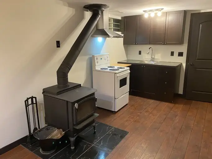 Photo of Sunnyside basement suite - walking distance downtown/Kensington Property Image