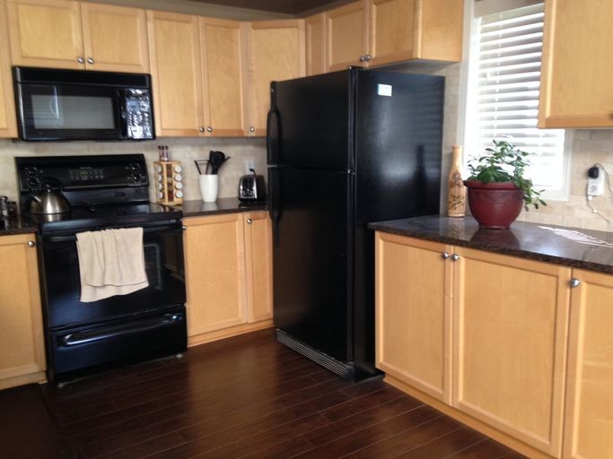 Photo of 2 Bedroom Top Floor Condo - Great Location! Property Image