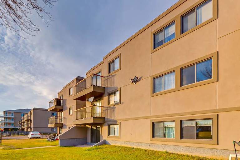 Photo of Blue Water Court Property Image