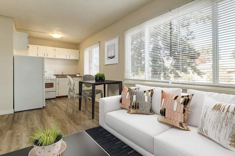 Photo of King's Court Property Image