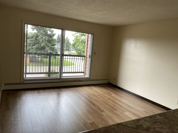 Photo of $1000/mo w/ Qualifying Incentives - DON'T MISS OUT! Balcony, Mature Community, WALK to Local Cafes, Shops+ MORE! Property Image