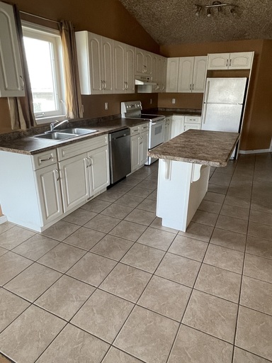 Photo of (PN 0007) Spacious 2 Bedroom Mainfloor House with Garage Property Image