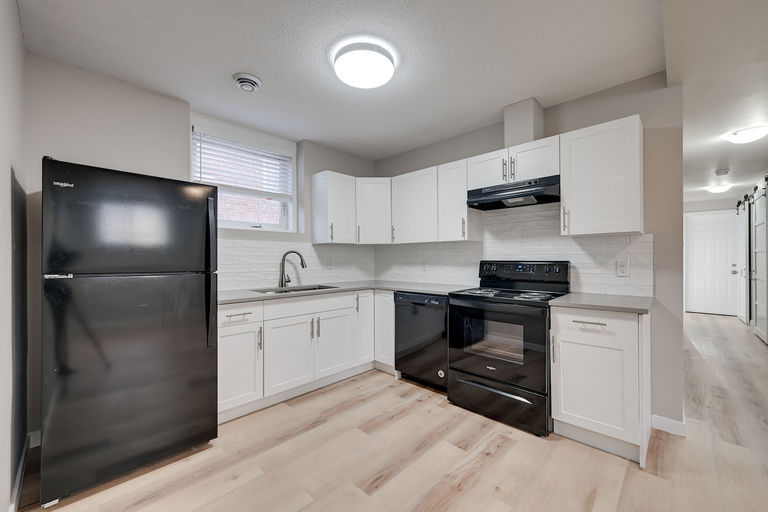 Photo of Renovated Bright 3 bed + den 1 bath lower suite*Near UofA*Insuite Laundry Property Image