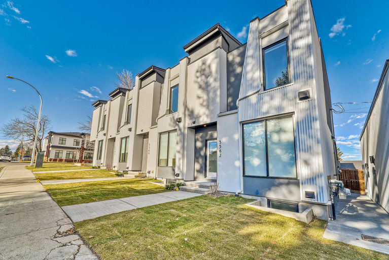 Photo of Gorgeous New Killarney Townhomes Property Image