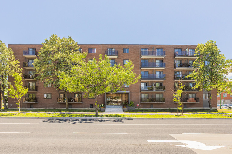 Photo of 1300 Boulevard de la Côte-Vertu Property Image