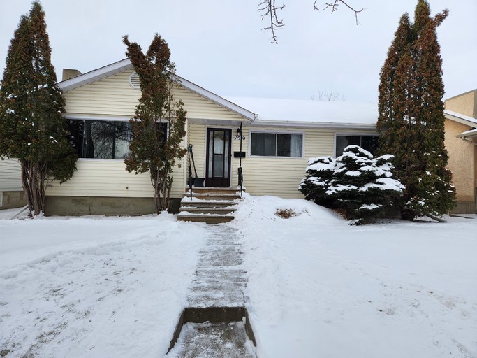 Photo of 2 bedroom basement suite in a quiet North Edmonton neighbourhood. Pets welcome! Property Image