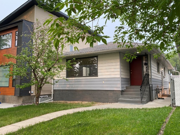 Photo of *** GORGEOUS, SPACIOUS 5 BEDROOM HOUSE!! GREAT NEIGHBOURHOOD!!*** Property Image