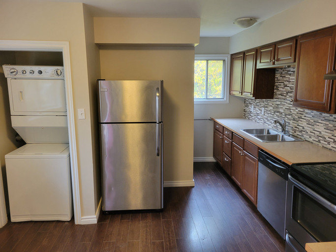 Photo of Updated 3 bed 1 bath main floor*In-Suite Laundry*1 Month 1/2 Price! Property Image