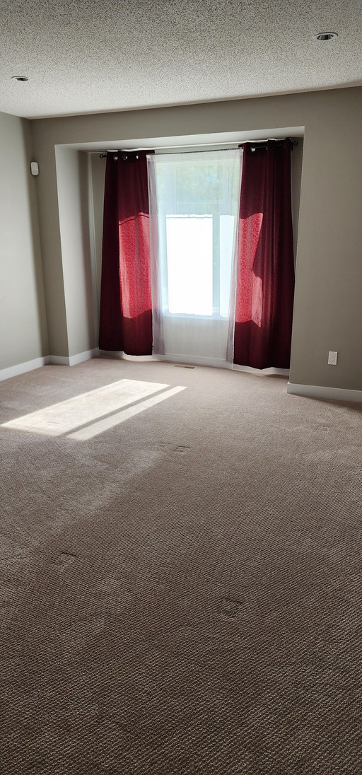 Photo of Spacious 3 bed 2.5 bath main floor*Garage Available*Fenced Yard*Private Laundry* Property Image