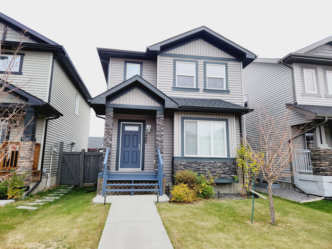 Photo of 1209 177A St SW Property Image
