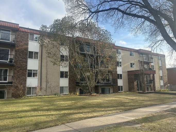 Photo of (PN 0048) Downtown 1 Bed, 1 Bath Suite with Balcony! Property Image