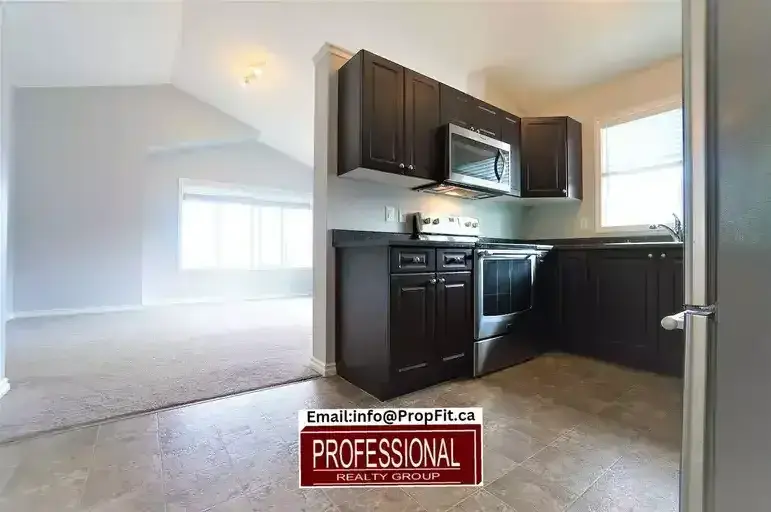 Photo of WEBBER GREEN-HIGH VAULTED CEILING-FULLY FENCED BACKYARD-INSUITE LAUNDRY Property Image