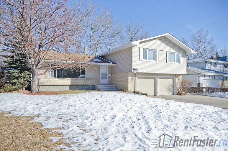 Photo of Short or Long Term- 3200 SF 2 Storey Split Backing onto Mapleridge Golf Course Property Image