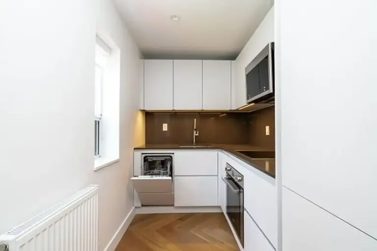 Photo of 160 Huron Street Property Image