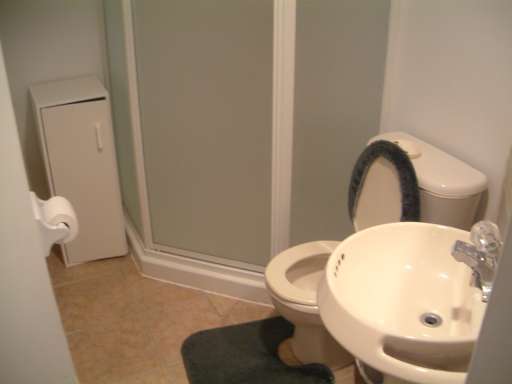 Photo of $900 Woodbridge CLEAN FURNISHED PRIVATE ROOM- ALL UTILITIES IN- SINGLE MALE- SHARE WASHROOM & KITCHEN Property Image