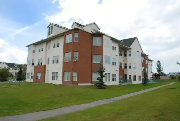 Photo of Beautifully reno'd condo 10min to DT 2BR/2 bath, 1 underground parking & storage Property Image