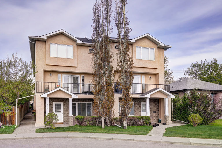 Photo of Large, Sunny 3 bdrm/2.5 bath Inner City Townhome available *Semi-Furnished* Property Image