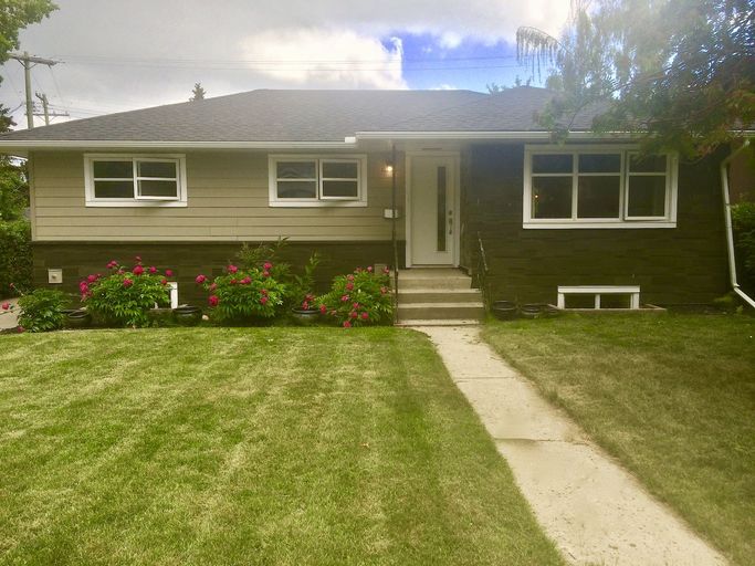 Photo of RENOVATED + FURNISHED: Quick to UofC, FH Hospital, Downtown, Malls + Great Food Property Image