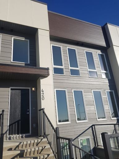Photo of STUNNING 2 BR/2.5 BA Seton Townhouse with Custom Wet Bar & Private Rooftop Patio Property Image