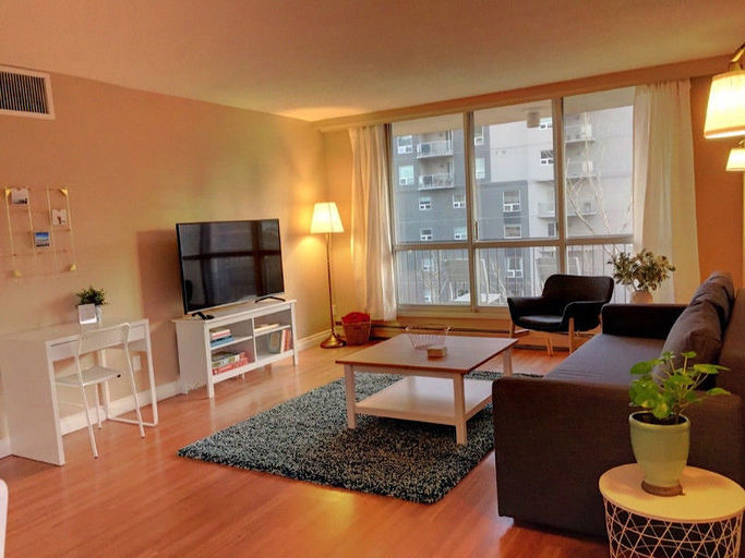 Photo of Newly Renovated 2-bedroom 104th Street Suite Downtown Property Image