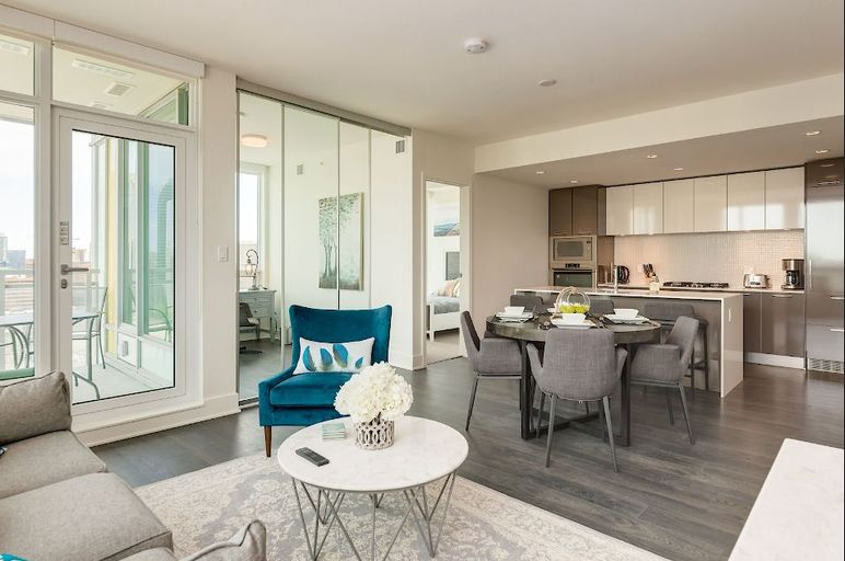 Photo of Fully Furnished Executive Modern 2 bedroom and den Property Image