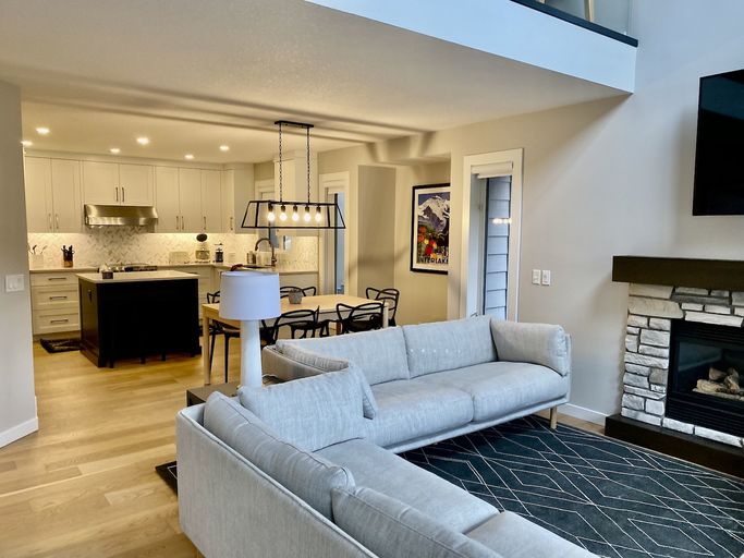 Photo of Beautiful and newly renovated 3 bedroom town house in downtown Canmore Property Image