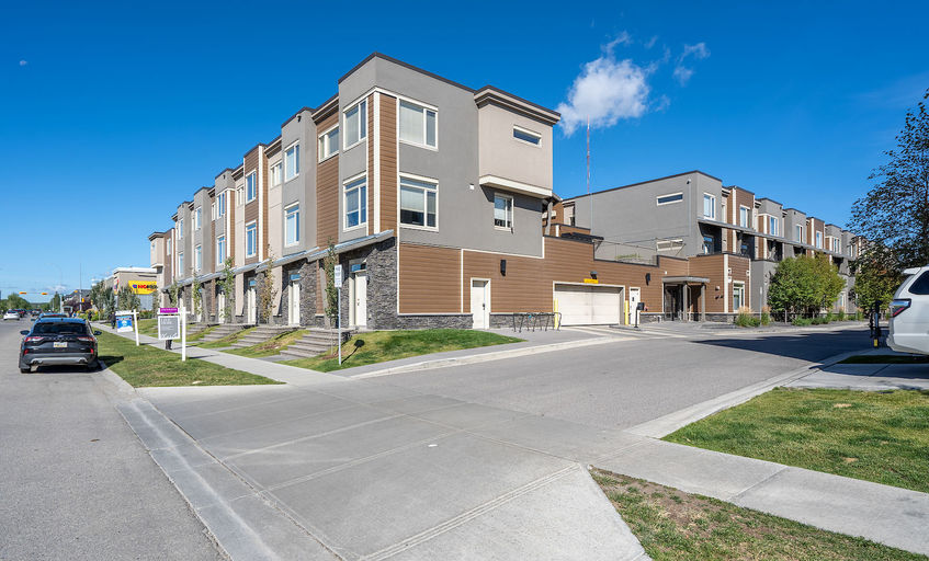 Photo of FURNISHED 2BED+DEN+2.5BATH, CENTRAL A/C, UTILITIES, CABLE TV, INTERNET, NETFLIX Property Image