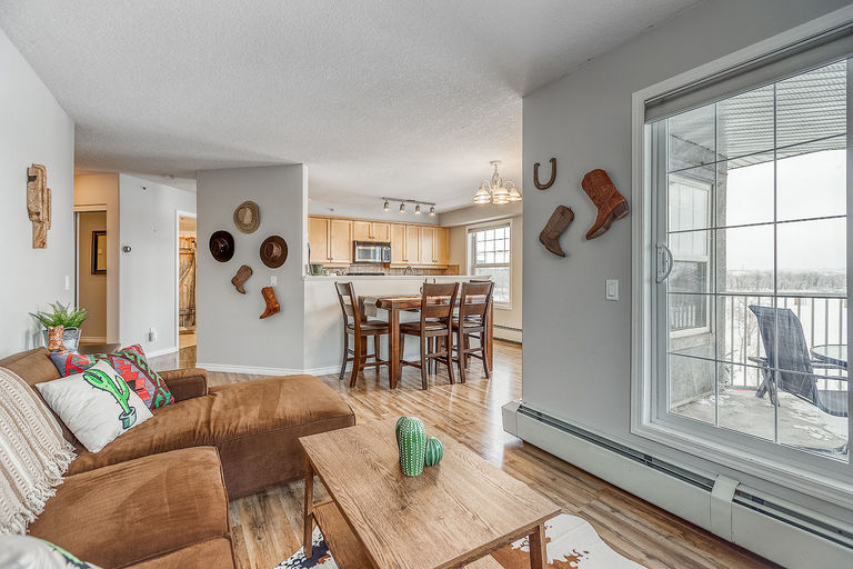 Photo of Bright and spacious unit in trendy East Village Property Image