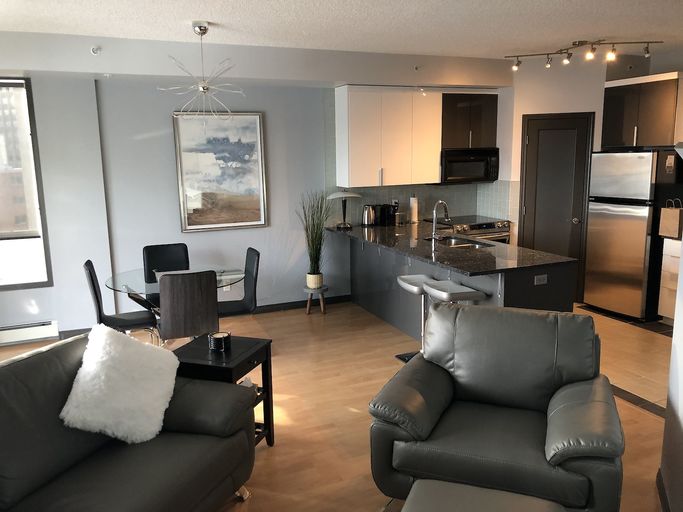 Photo of Gorgeous Fully-Furnished Executive Suite! (Avail. now) Rent incentive W/lease Property Image