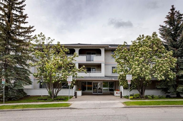 Photo of Vibrant Marda Loop area, spacious 2 Bed/2 Bath condo Property Image