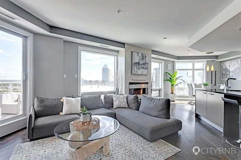 Photo of Sub-Penthouse Suite In the Heart of Downtown Property Image