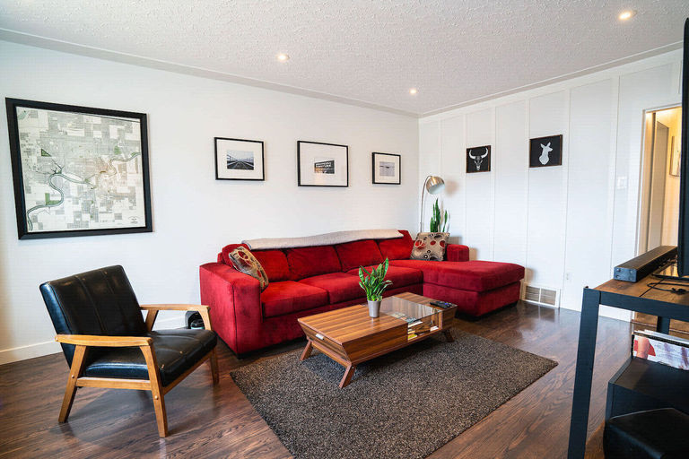 Photo of Fully furnished & renovated bungalow in Parkdale Property Image
