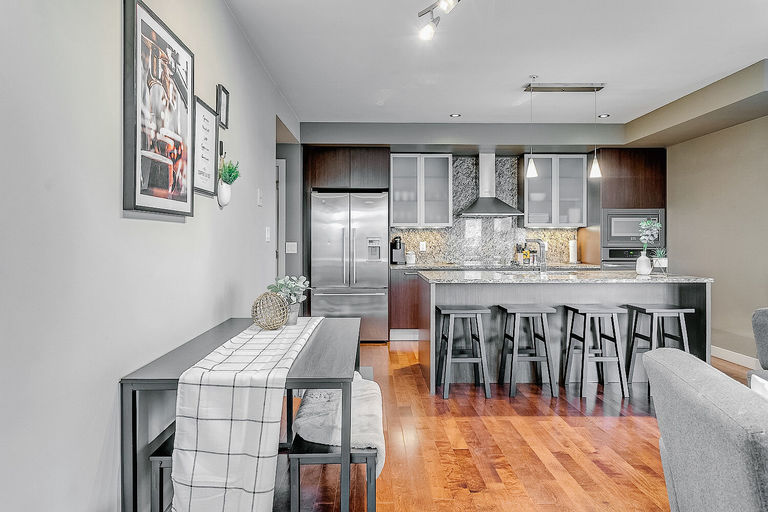 Photo of Downtown | Furnished 2 bedroom/2bath | 1 parking stall Property Image