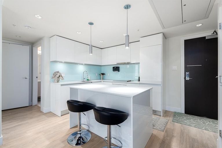 Photo of Beautiful Fully Furnished Downtown One Bedroom Condo for Rent in Victoria Park! Property Image