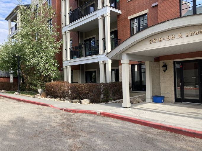 Photo of Beautiful downtown condo facing River Property Image