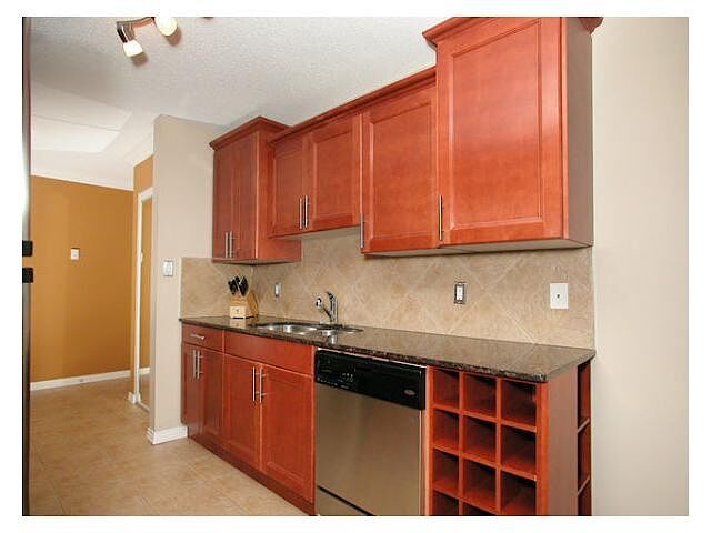 Photo of 1 Bedroom Condo Unit Property Image