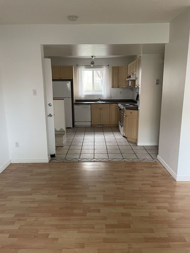 Photo of Cozy 1 bedroom + den apartment Property Image