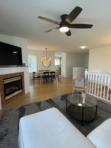 Photo of Mid-Century 3 Bed, 2 Bath Retreat in Mayland Heights. Stylish living, downtown v Property Image