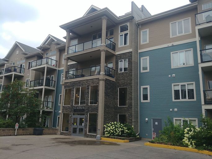 Photo of Beautiful South-east corner unit- 2 bed; 2 bath Property Image
