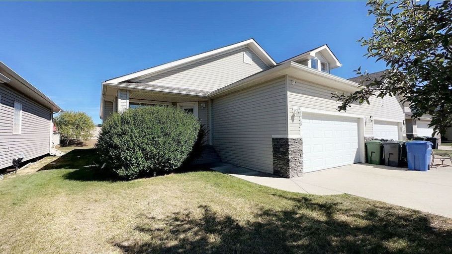Photo of 🏡3 Beds+Den Duplex Home Property Image