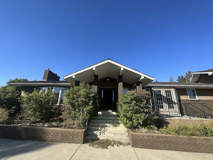 Photo of House in Evergreen Estates, backing FISH CREEK PARK! Property Image