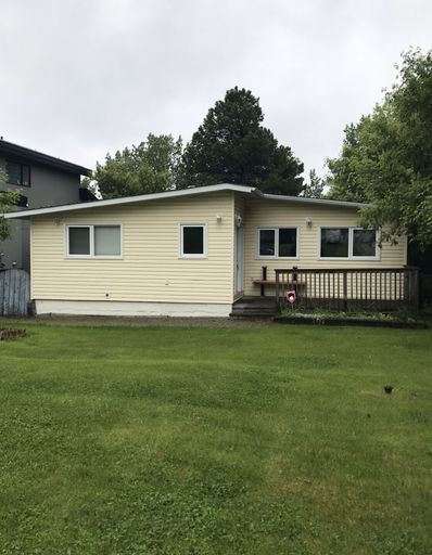 Photo of 3 bedroom house backs on to Sturgeon River in Mission Property Image