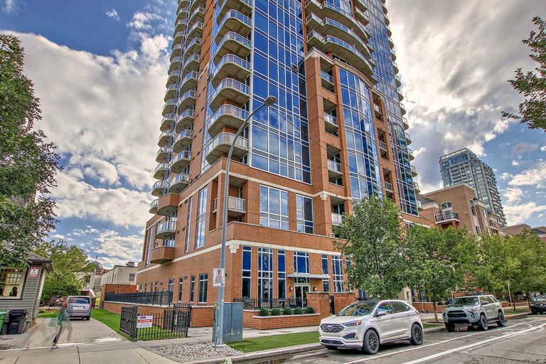 Photo of **SPECTACULAR EXECUTIVE CONDO IN A SUPERB LOCATION!** Property Image
