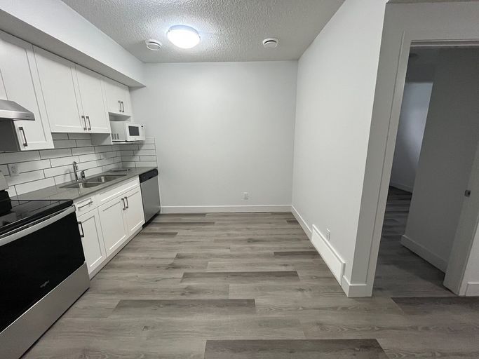 Photo of Brand New 1 Bed 1 Bath Basement with 9' high ceiling in Glenridding Ravine Property Image
